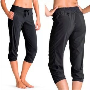 COPY - Athleta La Viva Size 2 Capri Crop Jogger Black